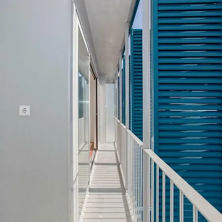 Liiiving In | Bright Light Appartement Oporto