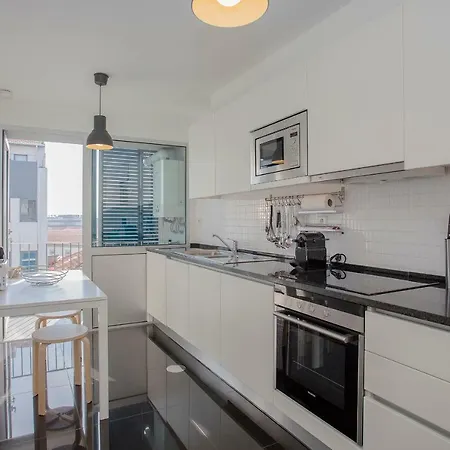 Liiiving In | Bright Light * Oporto