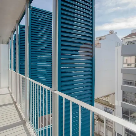 Liiiving In | Bright Light