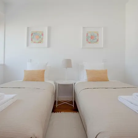 Liiiving In | Bright Light Appartement Oporto