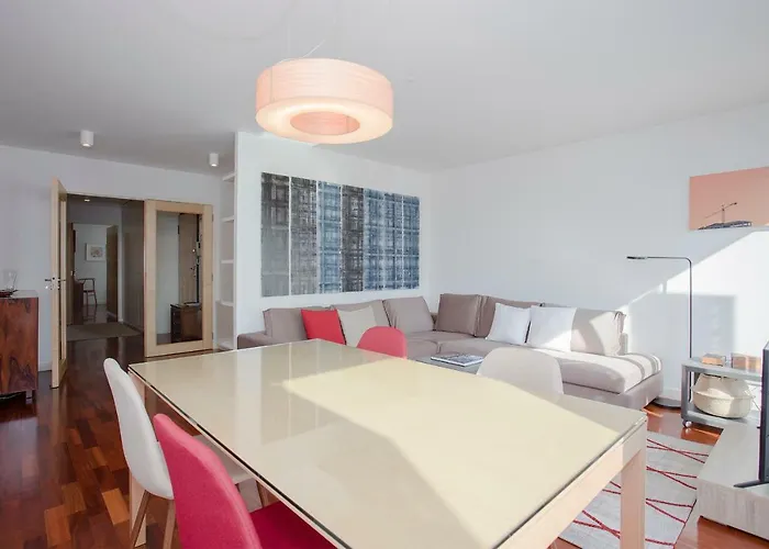 Liiiving In | Bright Light Oporto