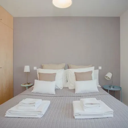 Liiiving In | Bright Light * Porto