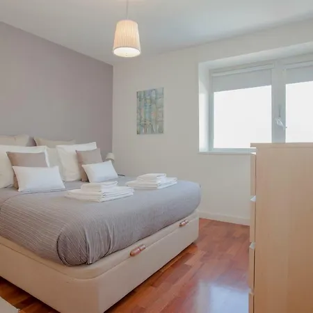 Apartment Liiiving In | Bright Light Porto