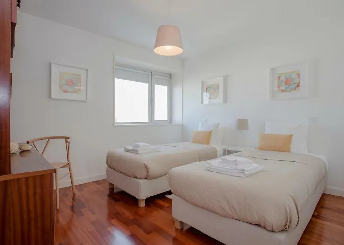 Liiiving In | Bright Light *