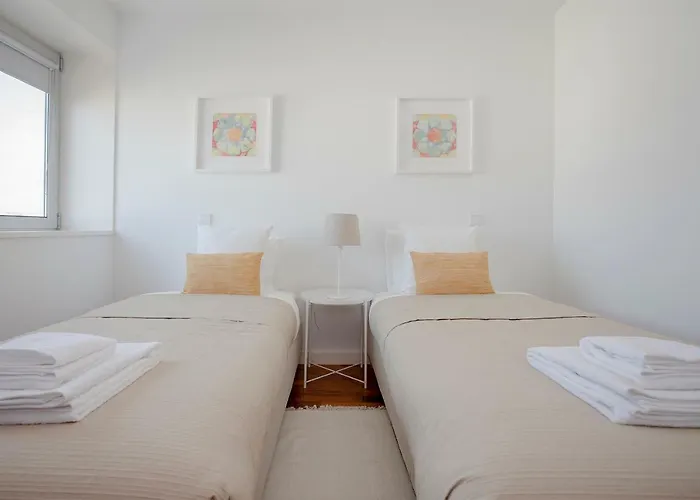 Liiiving In | Bright Light Appartement Porto